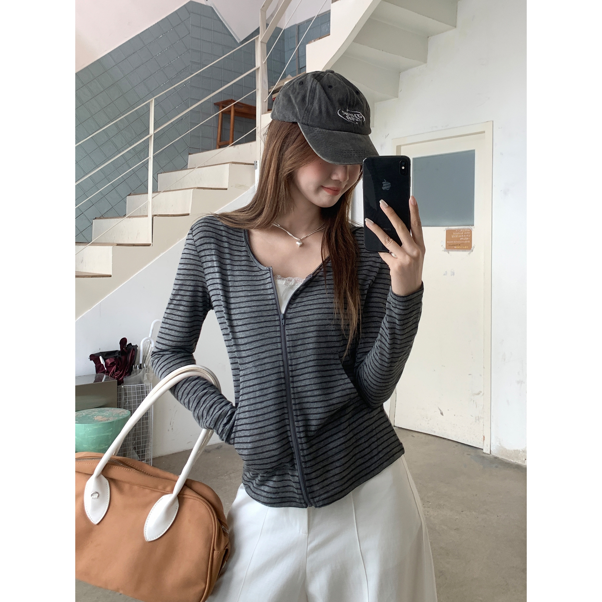 韩系V领口袋拉链条纹连帽长袖外套2025早秋新款宽松短上衣开衫女