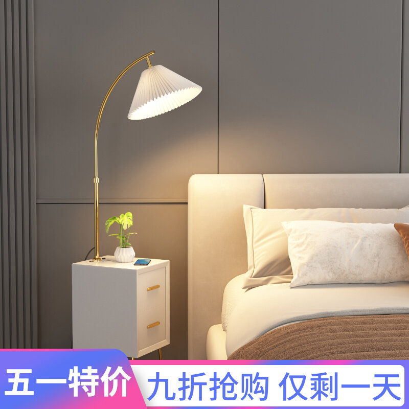 床头柜落地灯卧室客厅主卧高级感轻奢法式奶油侘寂风置物台灯一体图片