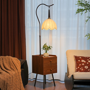 好看实木落地灯床头柜客厅沙发旁边法式 中古氛围卧室置物台灯一体