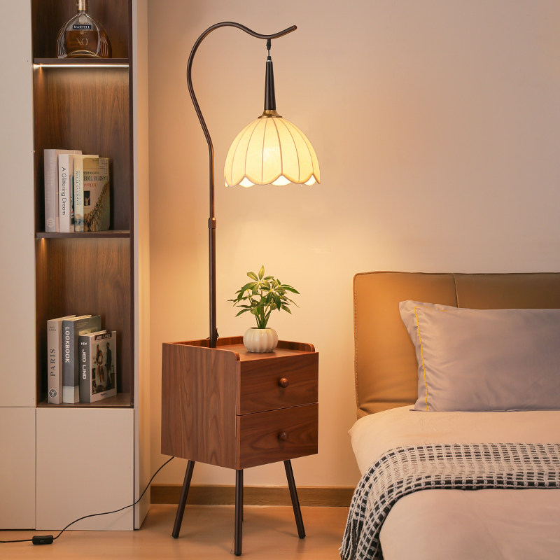 好看实木落地灯床头柜客厅沙发旁边法式中古氛围卧室置物台灯一体