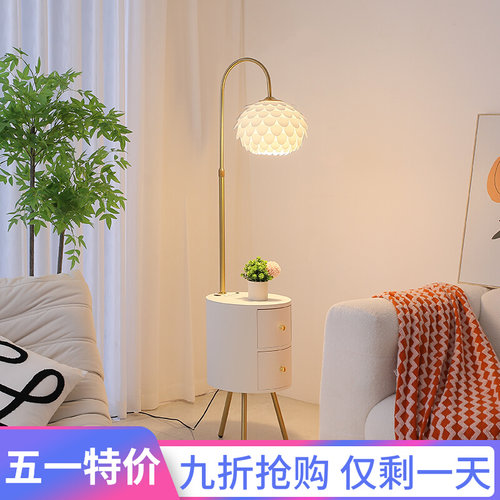 花朵落地灯客厅卧室奶油风氛围高级颜值设计感置物床头柜一体台灯