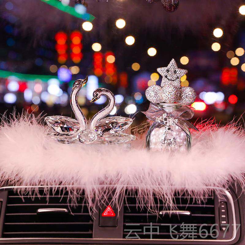 正品水晶天车鹅车内饰品摆件女个神款网红档性载香水高座汽车装饰