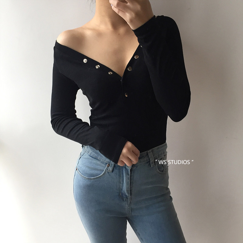修身复古 V领胸前系扣两穿可露肩单排扣螺纹打底百搭长袖T恤上衣
