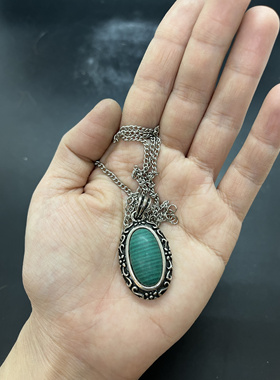 简约橄榄石绿色复古烤银短款项链吊坠宫廷vintage