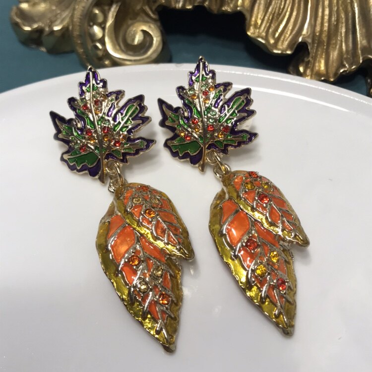 Lunch at the ritz设计师橙色挂机枫叶耳环合金材质电镀18k金图片
