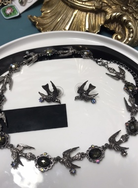 MH花体标黑色燕子项链耳环一套