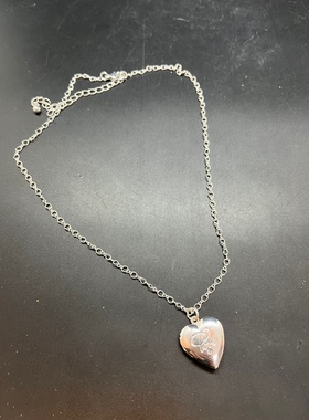 银色爱心相盒短款项链可以打开