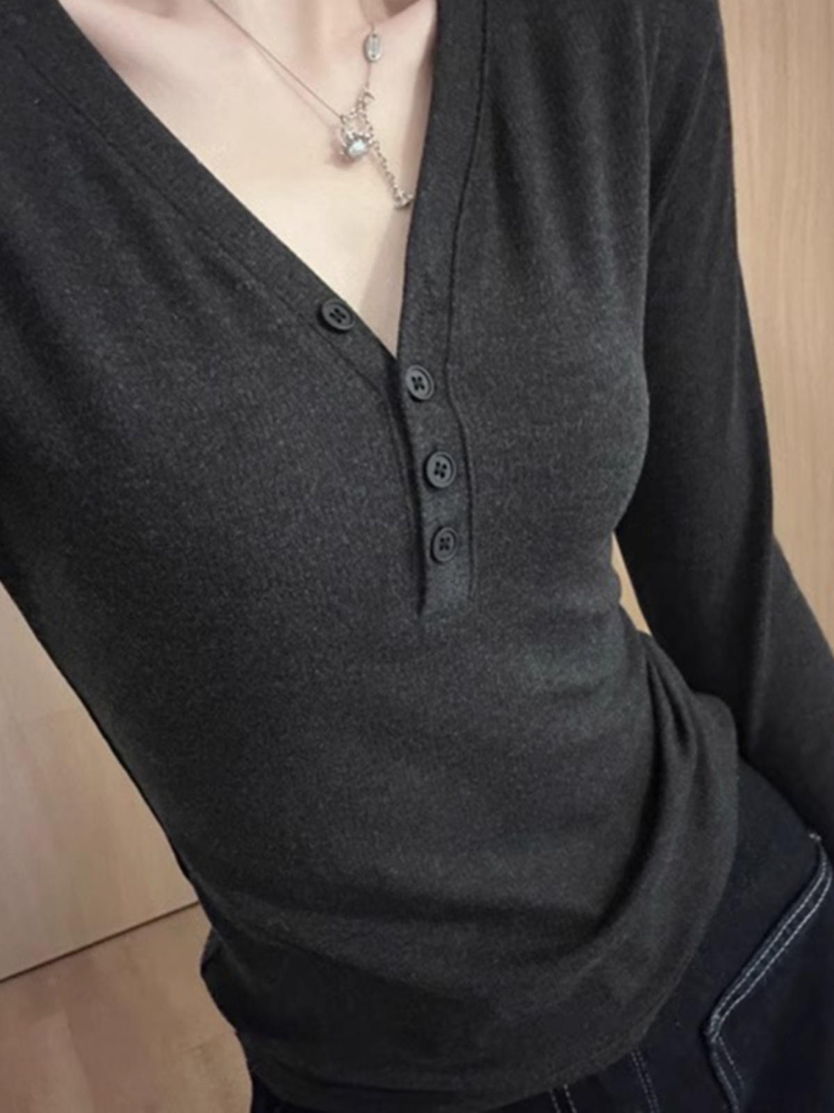 V领露锁骨长袖t恤女装2025秋季新款内搭打底衫半开领修身体恤上衣