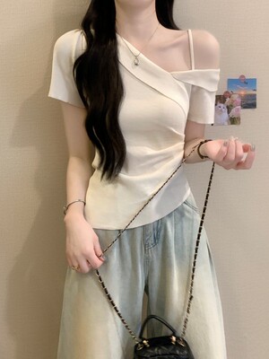 白色斜肩冰丝针织短袖女式t恤2025夏季新款露肩锁骨修身高端上衣