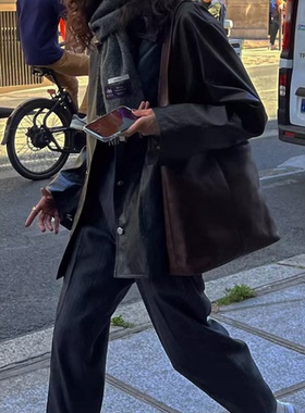 瘦成纸片！2023新款 美式复古设计感时髦黑色皮衣外套女机车夹克