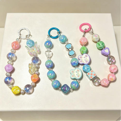 日韩卡通小熊兔彩色手链条手机壳手工串珠链钥匙扣汽车配件女生包