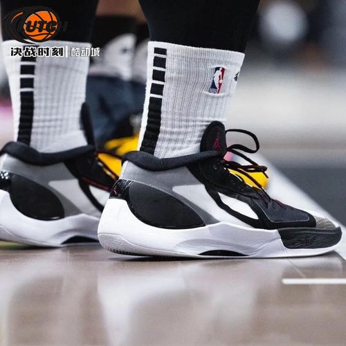 AirJordan男篮球鞋低帮东契奇