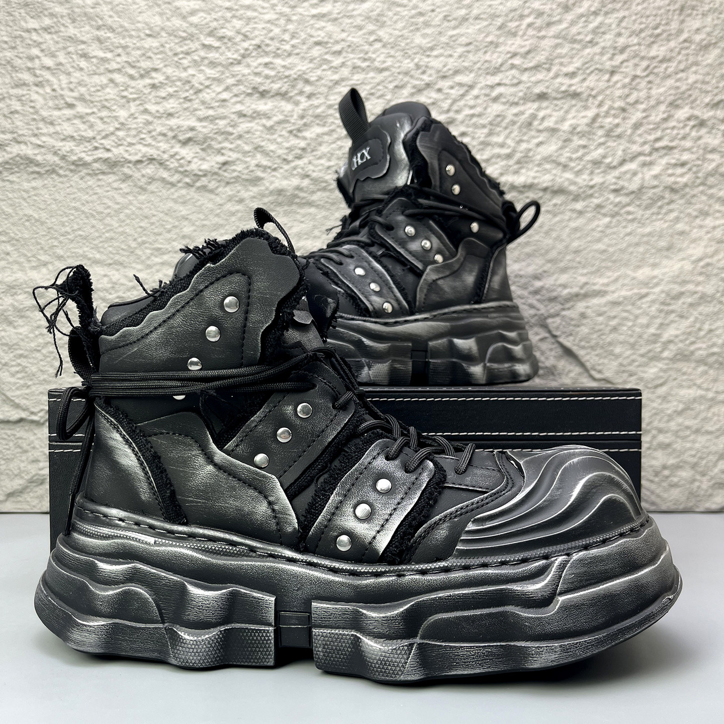 圆头新款高帮鞋男复古超火黑色马丁靴厚底内增高百搭潮流休闲靴子,流行男鞋,高帮鞋,淘宝优惠券,粉丝福利购,淘宝优惠卷