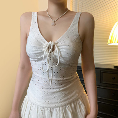 SWEETOWN法式少女风温柔纯欲镂空绑带v领背心提花显瘦甜辣妹上衣