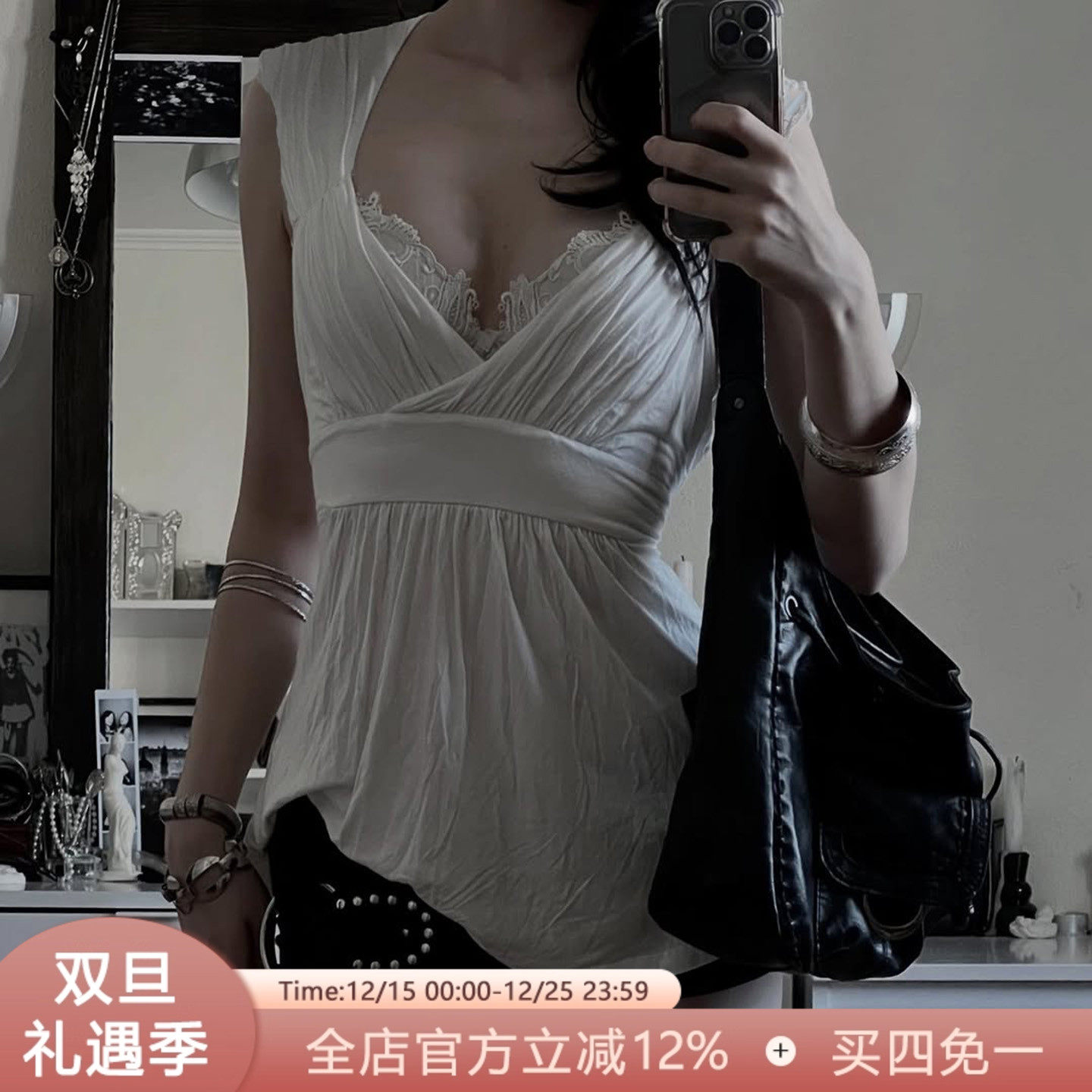 SWEETOWN姐系穿搭#性感辣妹深V蕾丝拼接上衣极简纯欲显瘦短袖T恤