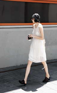 旅游 人手一套进口亚麻面料手工镂空背心裙 镂空屁帘