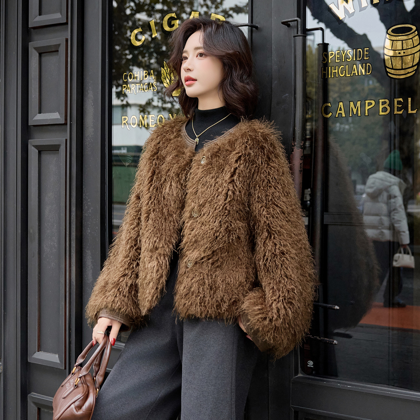 她之蝶女装新款淑女坊官网正品2025大码休闲皮毛一体短款时尚外套