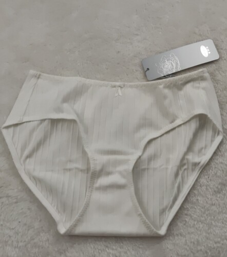 安莉芳女内裤纯棉白色中低腰三角裤E31052现货