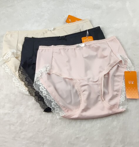 iadore/安朵女士包臀中腰纯色三角内裤短裤H29781