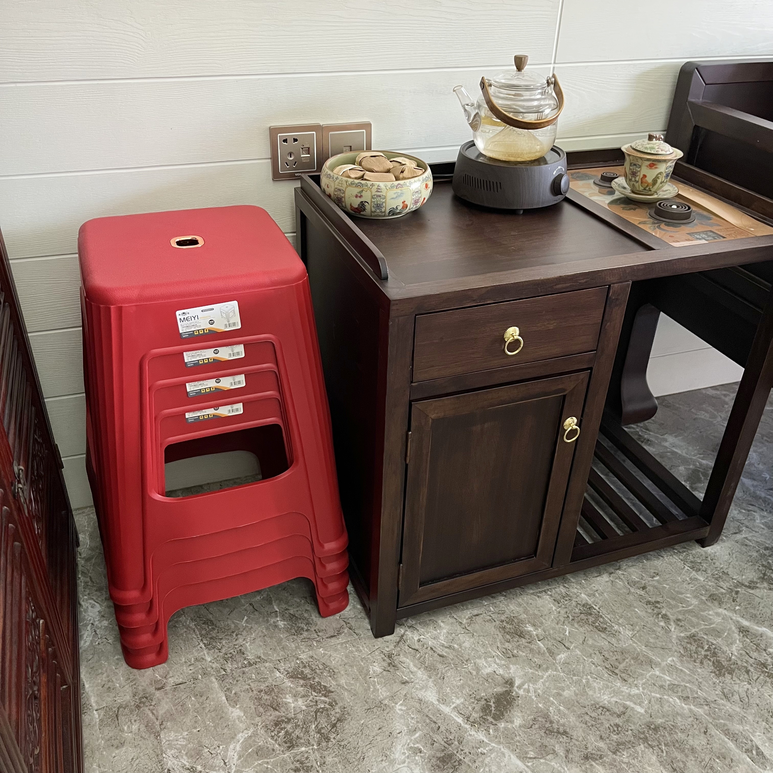 茶室防滑塑料凳加厚方凳47CM简约客厅餐桌茶台厚实熟胶板凳可叠放