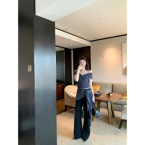 叶小婷扭结一字肩上衣休闲长裤