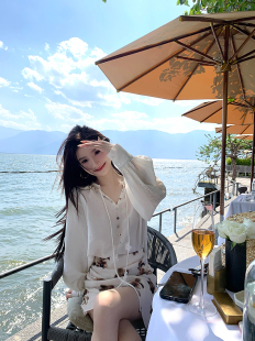 不规则玫瑰包臀短裙套装 YEXIAOTING叶小婷 衬衫 泡泡袖 干枯玫瑰