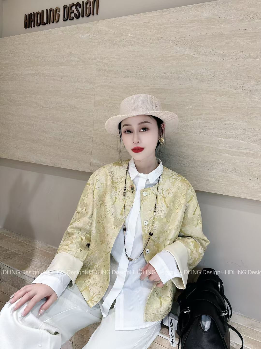 2026冬季新韩版时尚百搭显瘦女潮圆领长袖国风提花短款外套女