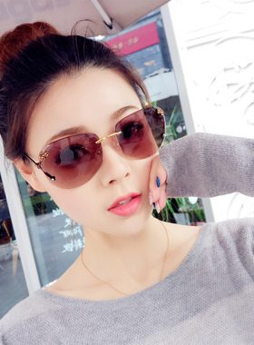 日本无框蝶妆方形圆脸太阳镜女潮2019明星款时尚墨镜韩国优雅简约