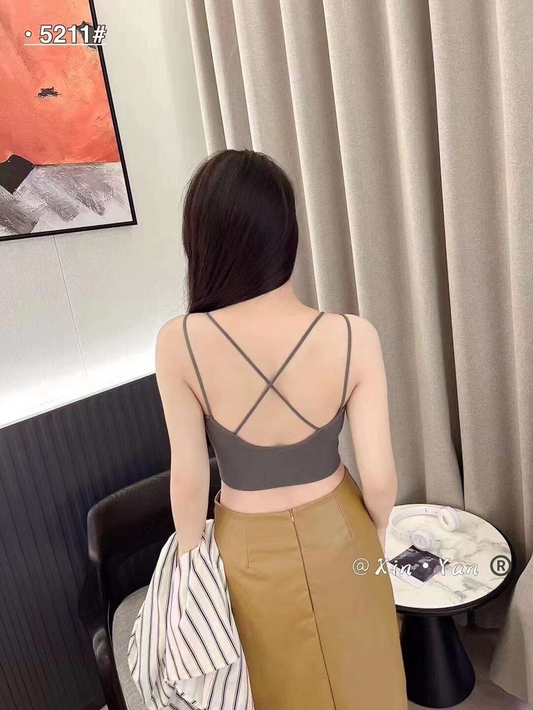 辣妹设计感交叉美背吊带背心女春夏新款性感百搭带胸垫打底裹胸女