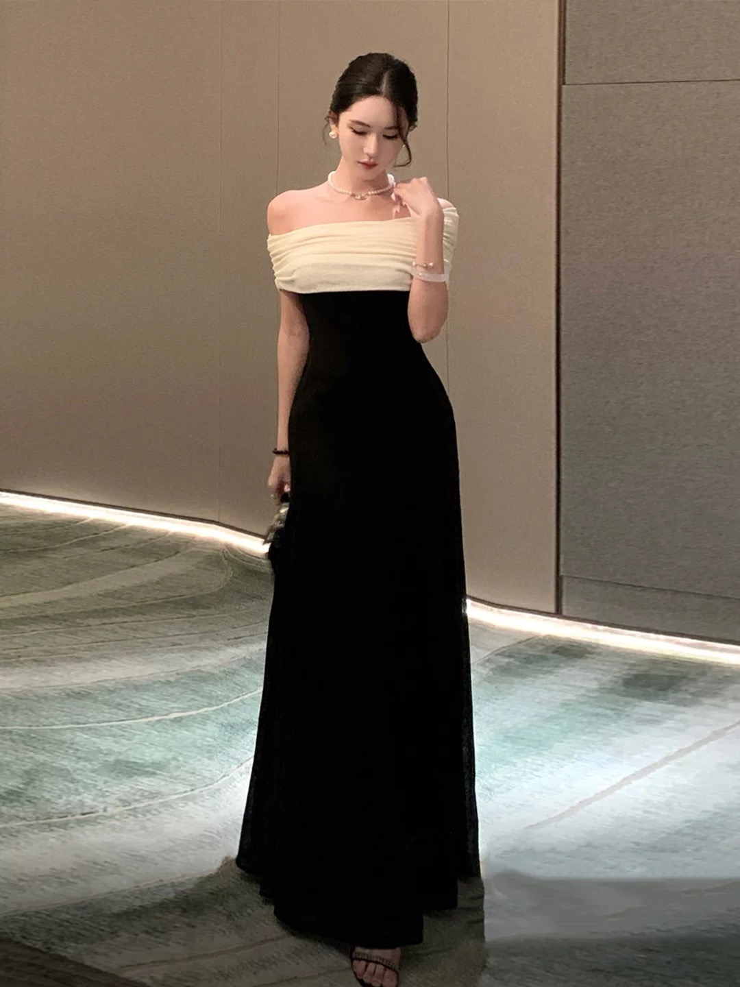 一字肩怦然心动法式赫本风漏肩小众设计感连衣裙女夏季礼服约会裙