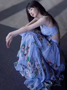 茶歇海边度假长裙子 田曦薇同款 紫色碎花无袖 露背连衣裙女春季 法式