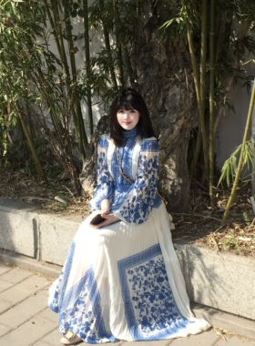 大方得体绝美蓝色百褶印花连衣裙2026新款早春出席重要场合的裙子