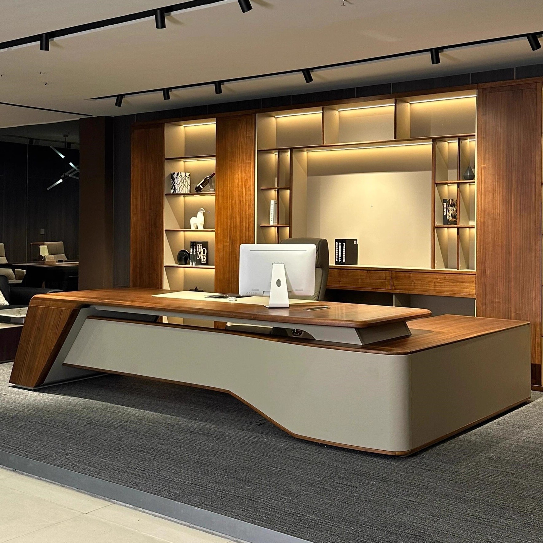 新中式总裁办公桌轻奢董事长办公室大班台北美黑胡桃木高端老板桌