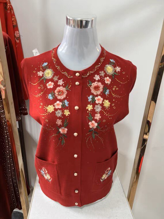 款女国庆修身系中老年加肥加大妈妈春秋毛衣本命年红色绣花羊毛