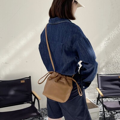 韩国代购牛皮斜跨小包