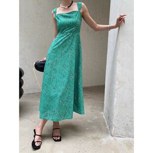 司南 小家碧玉 法式复古方领收腰显瘦碎花度假吊带连衣裙 SN9010