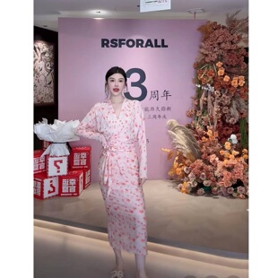 夏公子RS FOR ALL  气质轻奢设计感V领连衣裙RSBH602