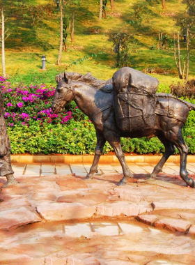 拉马人仿铜玻璃钢雕塑步行街户外不锈钢铸铜城市大型景观园林摆件