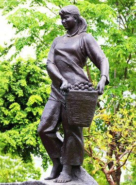 城市园林景区民俗小品采摘荔枝玻璃钢仿铜人物雕塑户外广场摆件