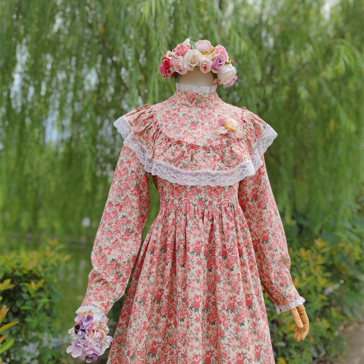 兔子大人|手作服 甜美公主荷叶边复古蕾丝立领灯芯绒长袖连衣裙
