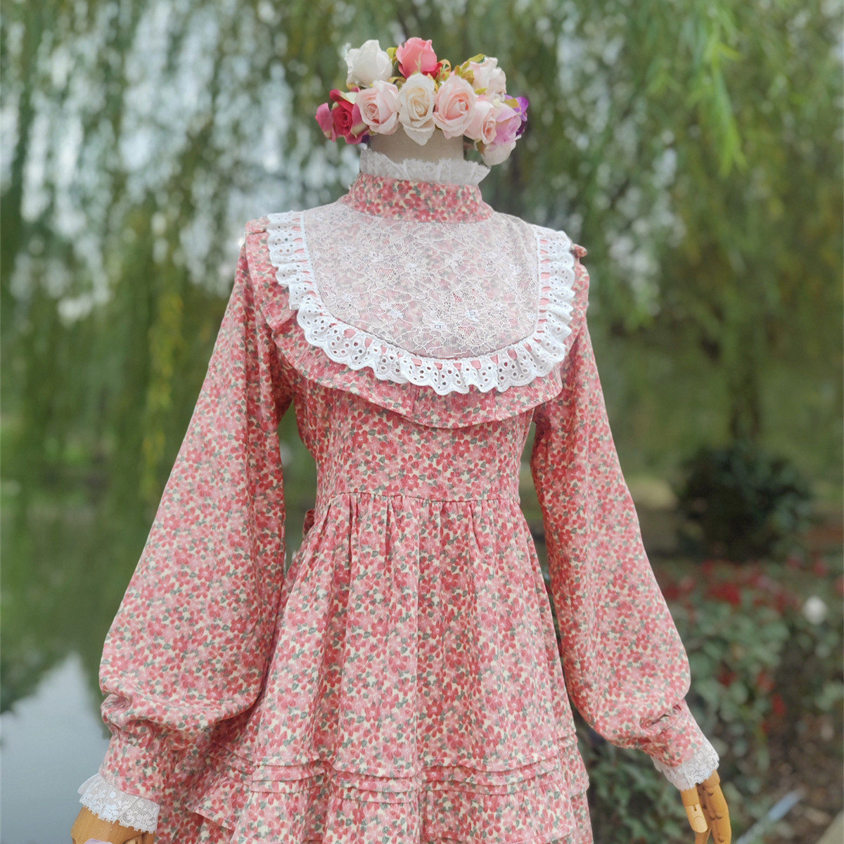 兔子大人|手作服 甜美公主荷叶边复古蕾丝立领灯芯绒长袖连衣裙