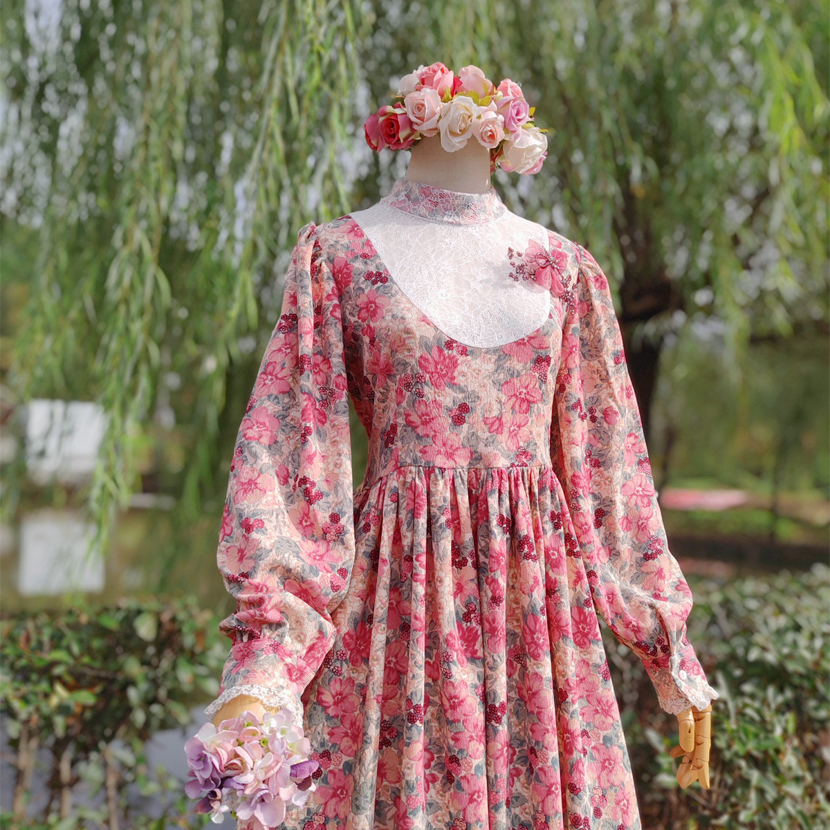 兔子大人|手作服 甜美公主荷叶边复古蕾丝立领灯芯绒长袖连衣裙