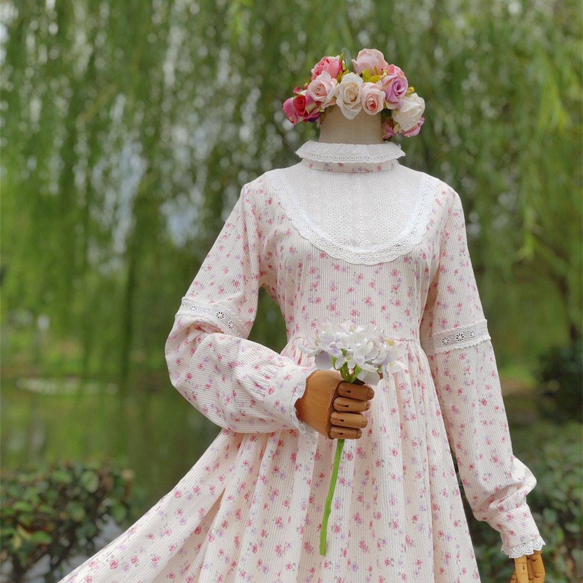 兔子大人｜手作服 甜美公主花边翻领玫瑰印花灯芯绒长袖连衣裙