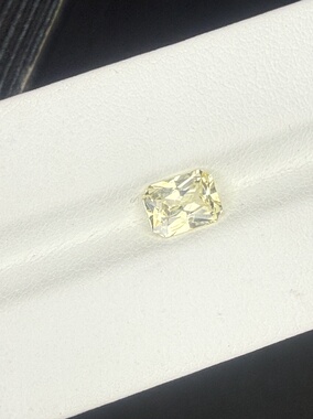 天然无烧黄蓝宝1.262克拉雷迪恩切割火彩超棒和钻石一样