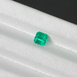 天然哥伦比亚祖母绿0.665克拉