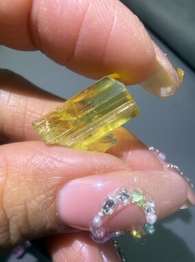 天然黄碧玺原矿标本晶体特别好11.78克拉金丝雀颜色