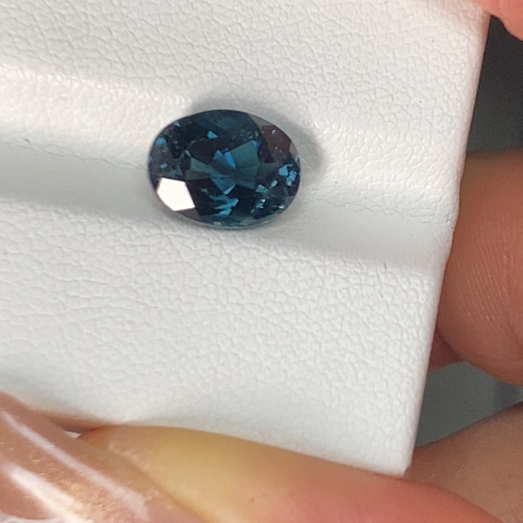 天然蓝碧玺2.5克拉