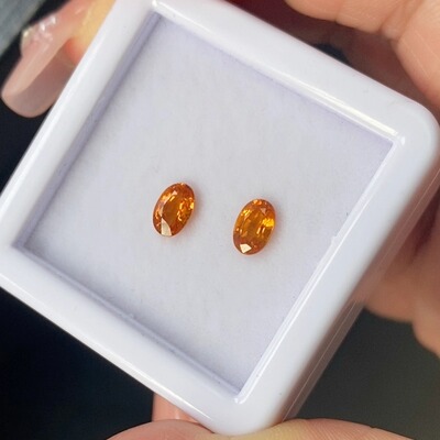 芬达石榴石一对耳钉料1.48克拉