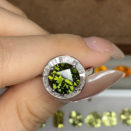 18k绿蓝宝戒指
