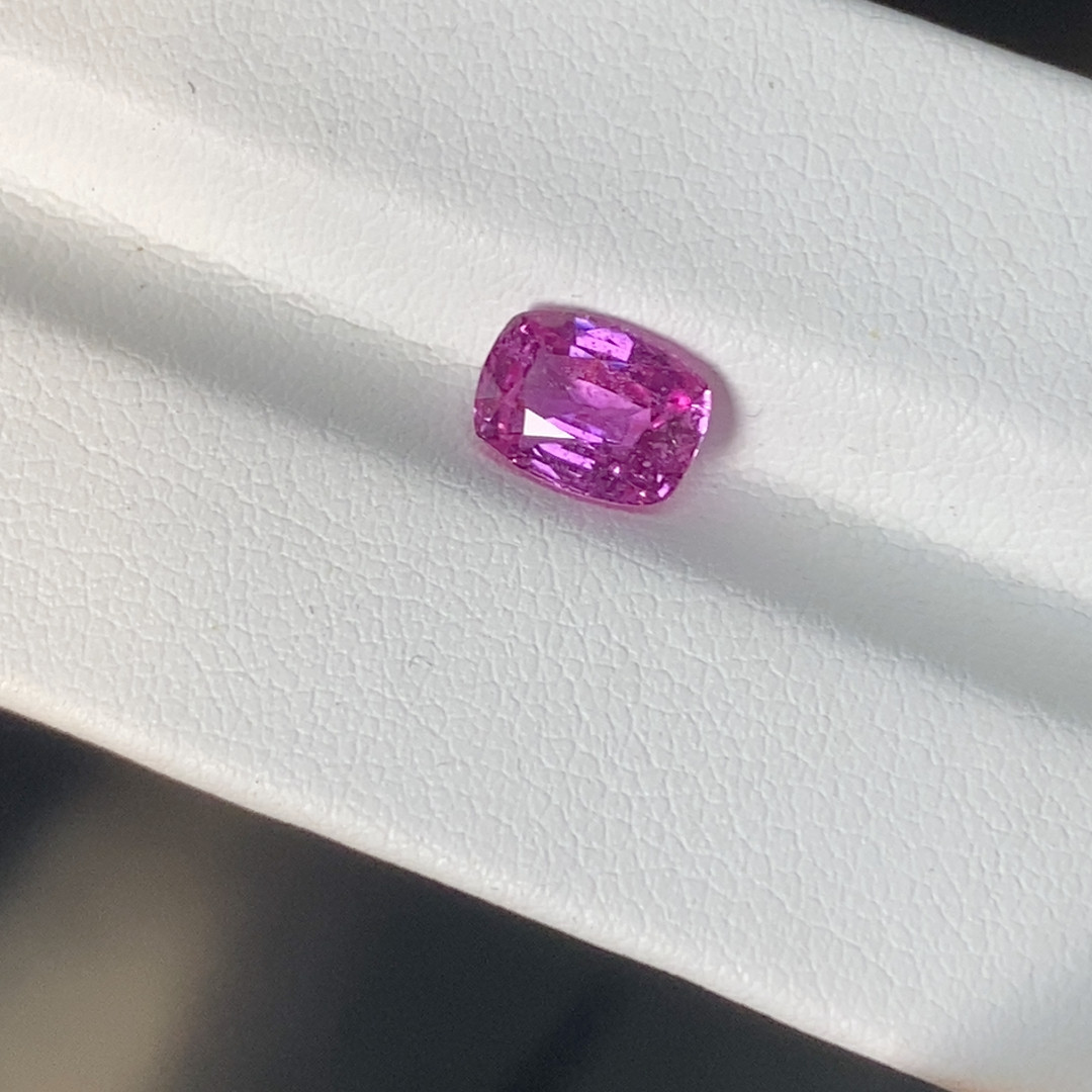 天然无烧颜粉色蓝宝石1.5克拉有瑕颜色绝美火彩非常棒,珠宝/钻石/翡翠,裸石,淘宝优惠券,粉丝福利购,淘宝优惠卷